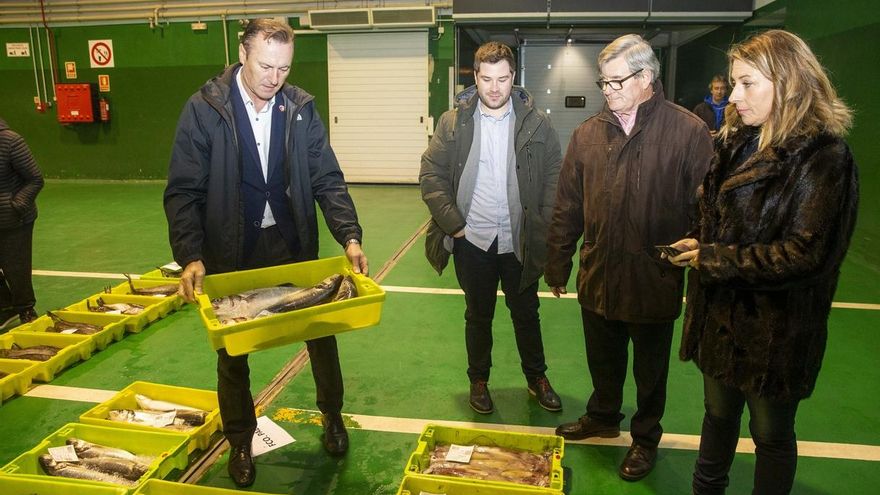 Blanco destaca la excelente calidad del pescado que se subasta en las lonjas de Cantabria