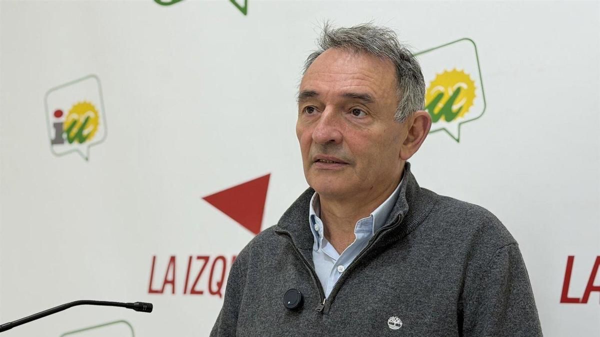 Santiago (IU) avisa de "los peligros de la prioridad nacional" y la corrupción si gobierna la derecha en Andalucía