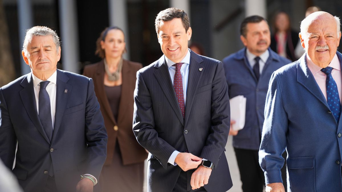 El PP acelera 15 leyes de Moreno en el Parlamento y echa el freno a la iniciativa popular que impugna su modelo sanitario