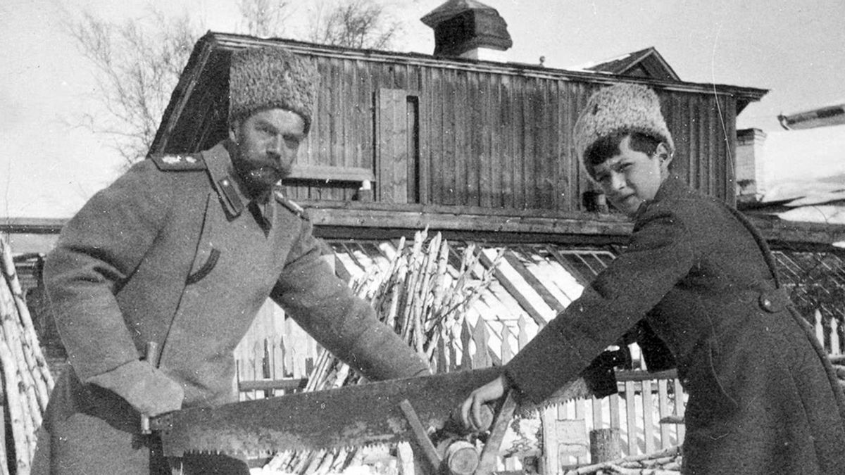 El fin de los Románov llegó entre disparos y sombras, en una madrugada que cerró tres siglos de poder y abrió un capítulo de confusión que Rusia nunca ha terminado de digerir