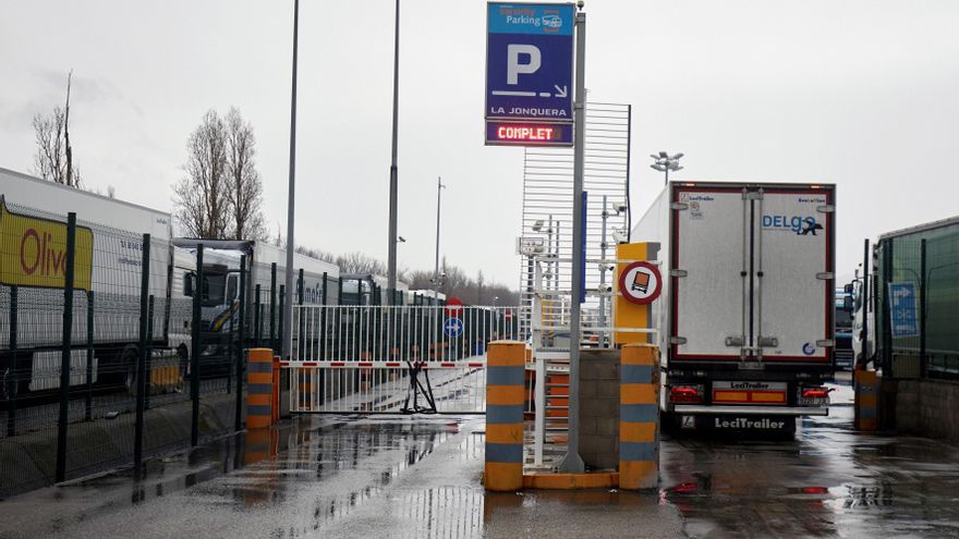 Francia no exigirá un test PCR a los camioneros que entren en su territorio