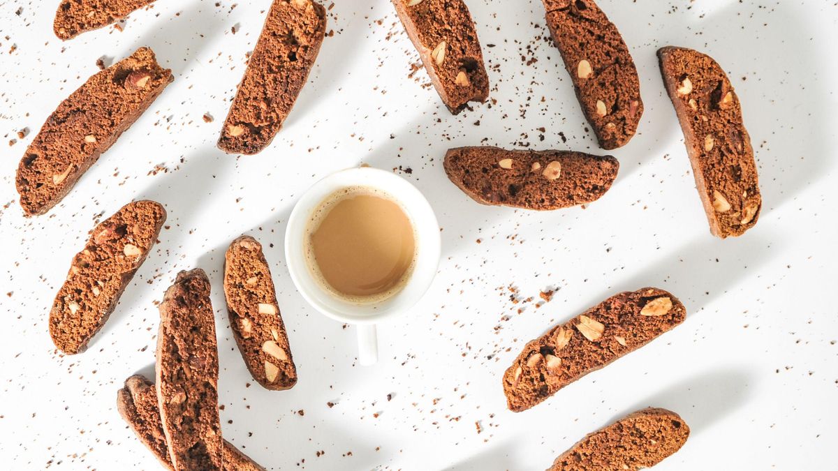 Carquinyolis: el dulce tradicional catalán perfecto para acompañar el te o café en la sobremesa