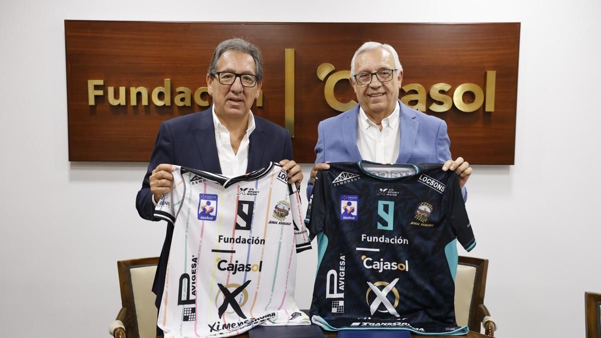 Firma de convenio entre Fundación Cajasol y el club Cajasol Ángel Ximénez de balonmano