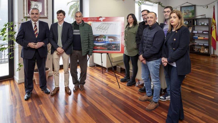 El consejero de Fomento, Roberto Media, presenta el proyecto para la construcción y cubrimiento de un parque infantil  parque infantil en la antigua estación de Pomaluengo (Castañeda)