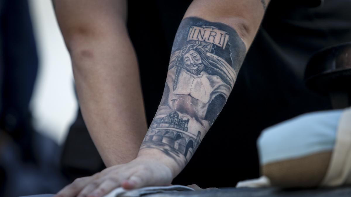 Procesión de la Hermandad de Los Dolores, en imágenes