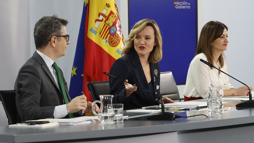 The government approves the digital television plan and takes the first step to award a new channel