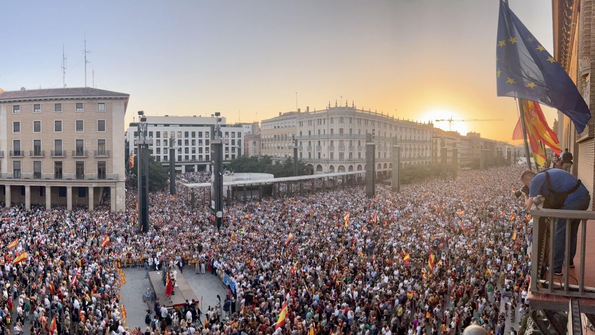 Decenas de miles de personas muestran en Zaragoza su apoyo a Ceuta, un parte "irrenunciable" de España