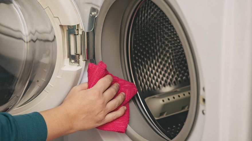 Cómo limpiar la goma de la lavadora cuando se pone negra