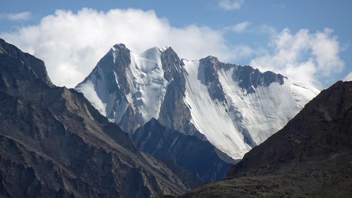 Este valle es conocido por su paisaje árido, sus antiguos monasterios y sus vertiginosos pasos elevados