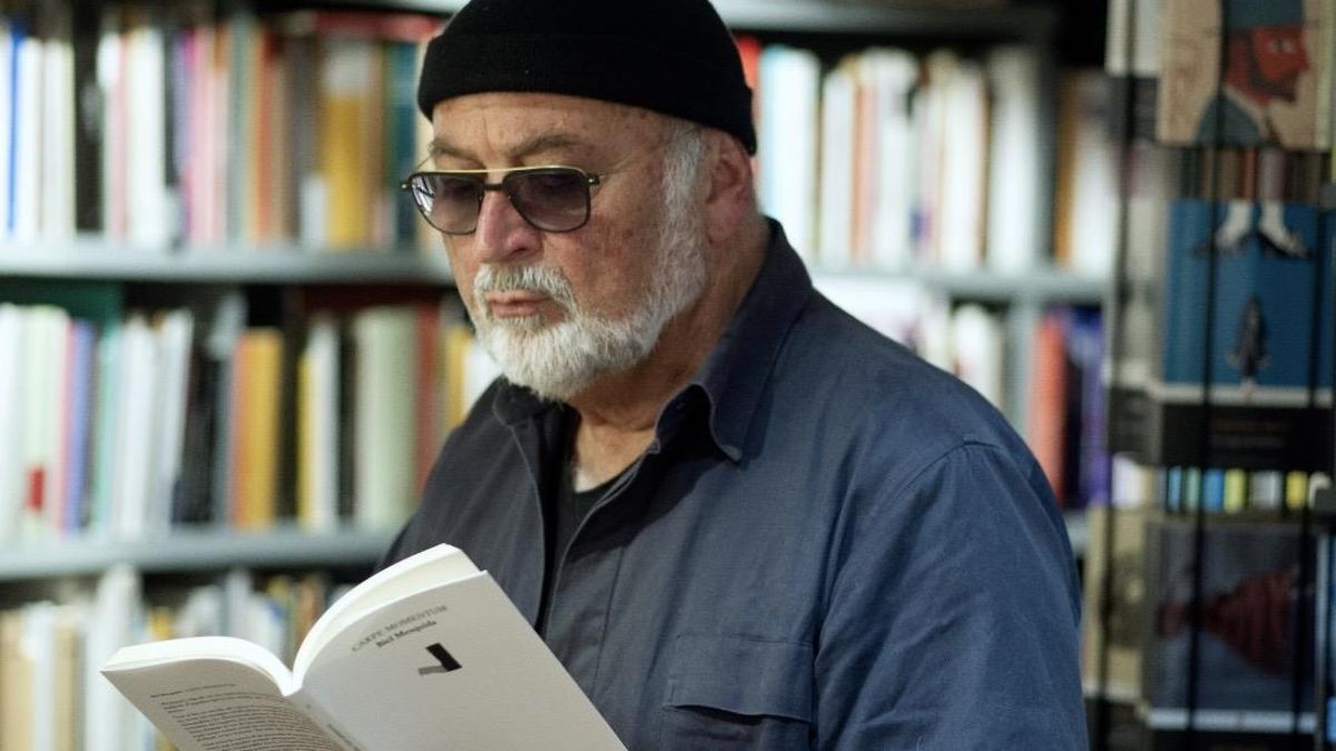 Biel Mesquida, poeta: "Falta inteligencia política, incluso por parte de la izquierda, con la literatura que no es castellana"