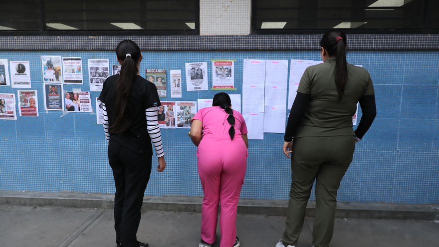 A las puertas de una morgue "desbordada" tras los terremotos en Venezuela: "Es una tragedia inimaginable"