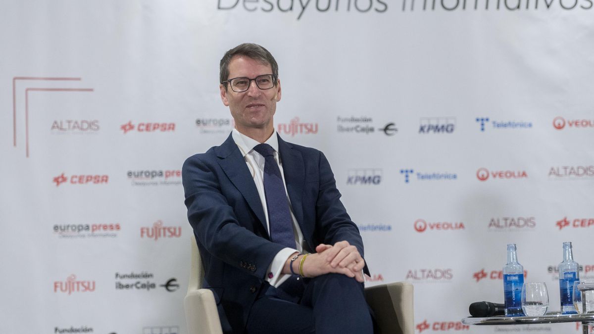 El presidente de La Rioja, Gonzalo Capellán, posa durante un desayuno informativo de Europa Press, en el hotel Hyatt Regency Hesperia, a 25 de enero de 2024, en Madrid (España).