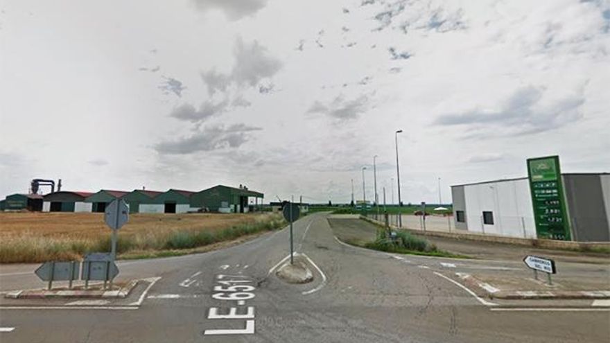 El cruce de LE-512 con la LE-6517 hacia Cabreros del Río y Villalobar. Imagen: Google Street Wiew.
