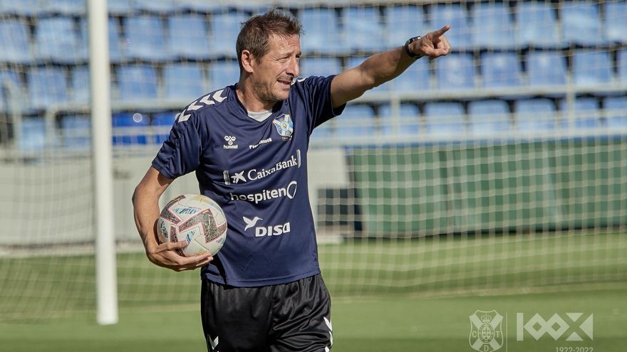 Ramis ve al CD Tenerife "preparado" para ganar al Cartagena, un rival "potente"