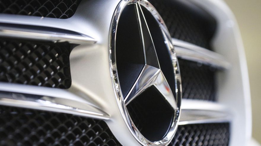 Mercedes da (algo de) esperanzas a los amantes de los coches con motor de combustión