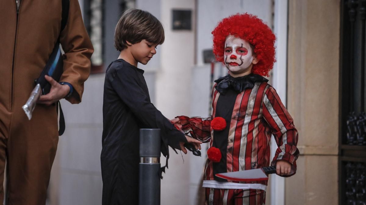 La calle López de Alba celebra su Halloween