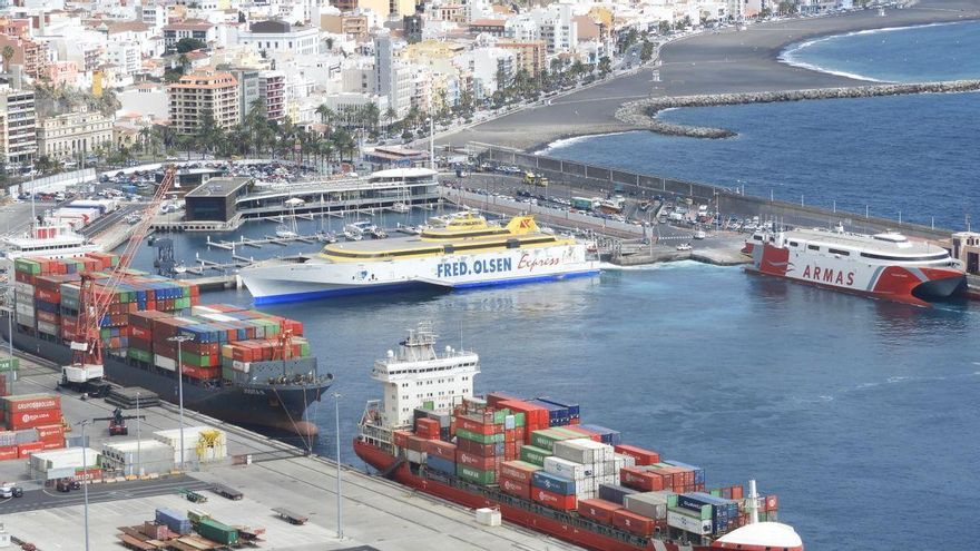 El tráfico de pasajeros en el Puerto de la capital aumenta en junio un 98,65% y el movimiento de mercancías un 6,71%