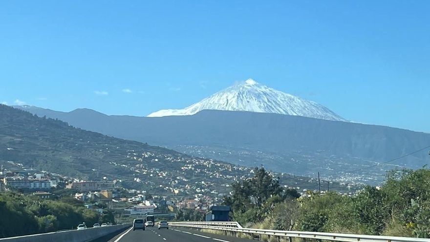 El Teide nevado este lunes 6 de febrero