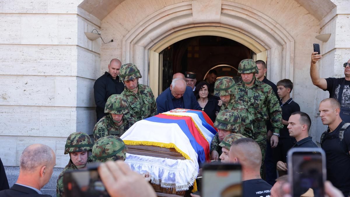 Bienvenida de héroe para el peor criminal de guerra en Serbia