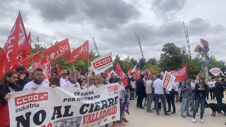 Un centenar de trabajadores de Bimbo reclaman la viabilidad de la planta que quieren cerrar