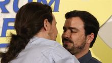 Pablo Iglesias y Alberto Garzón, antes del desayuno informativo en el Ritz.
