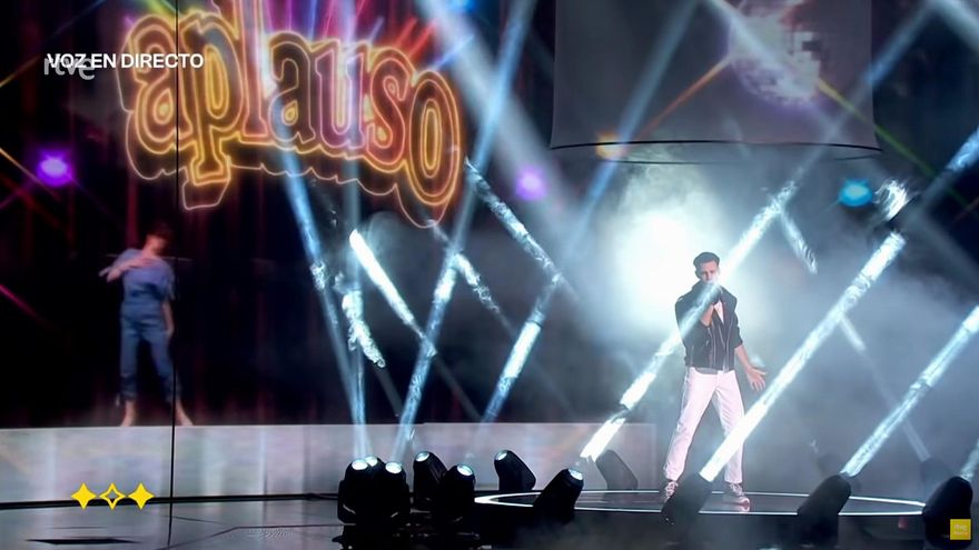 El logotipo de 'Aplauso' apareció durante la actuación de Xeinn