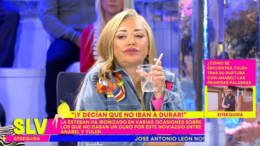 Belén Esteban se toma el vaso de agua con azúcar facilitado por el equipo de 'Sálvame0