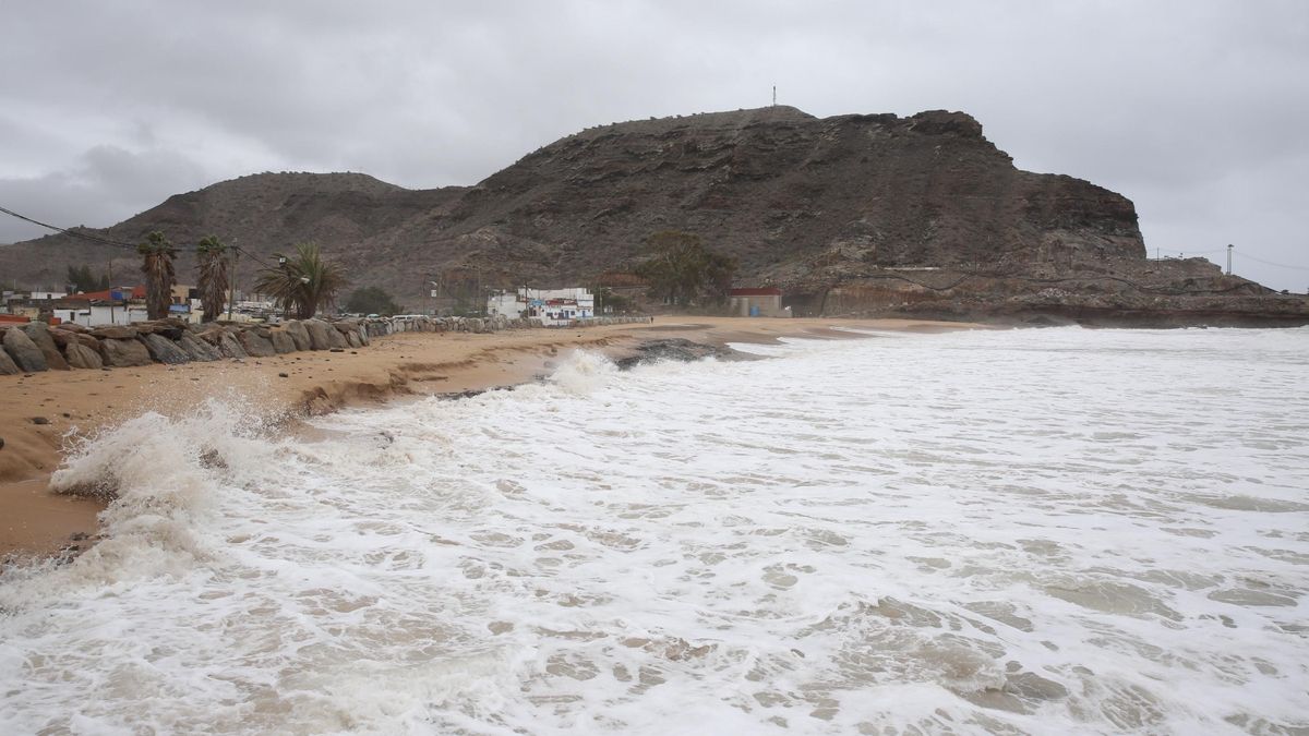 FOTOGALERÍA | El temporal se lleva la arena de la playa de Tauro