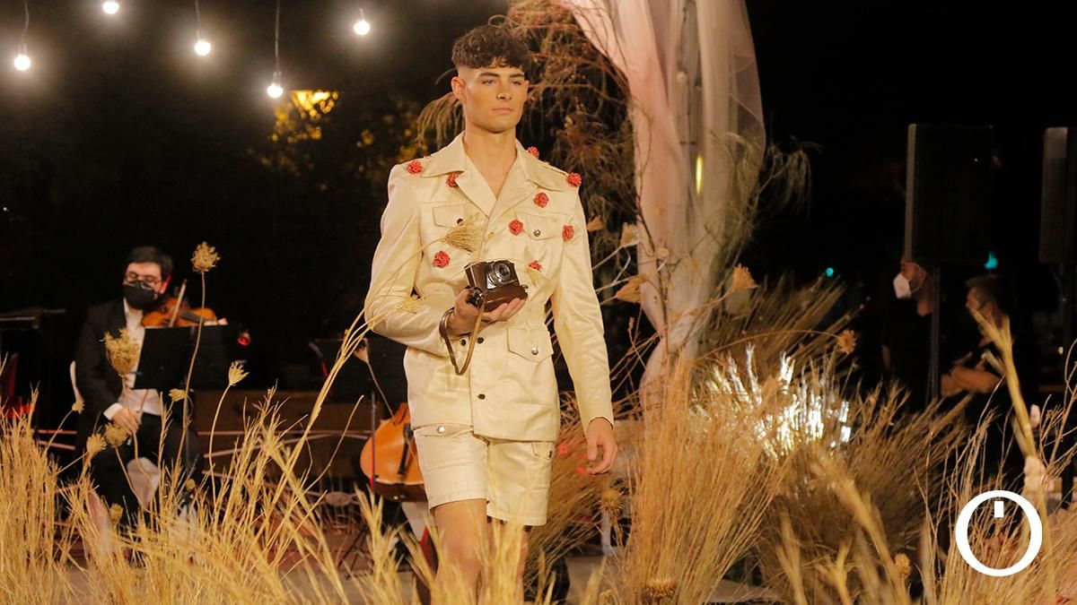 Desfile de la nueva colección de Hugo Clavelina