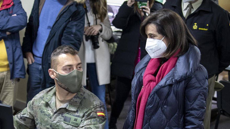 La ministra de Defensa, Margarita Robles, visita este jueves la Academia de Infantería de Toledo. EFE/Ismael Herrero