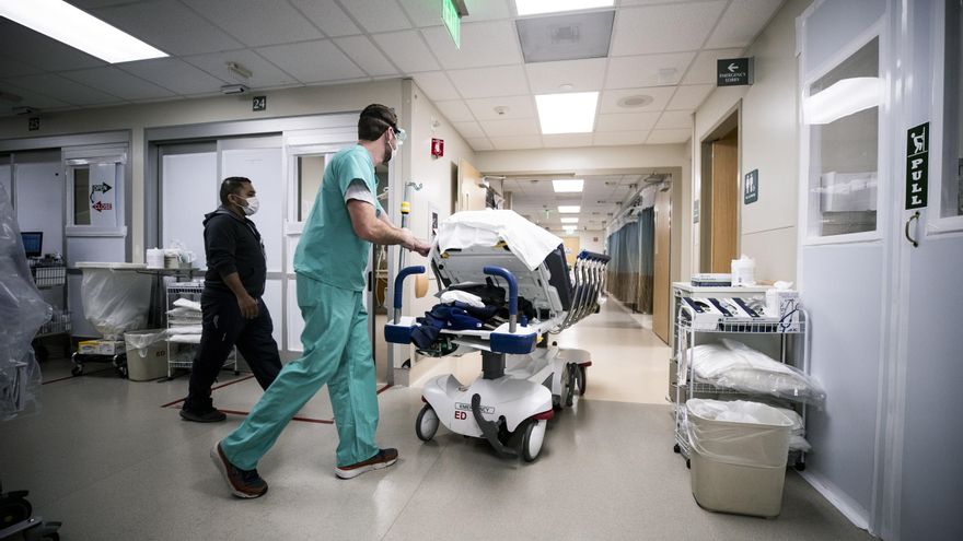 Ese hito de medio millón de muertos, más que los fallecidos en cualquier guerra de Estados Unidos con la excepción de la contienda civil (1861-1865), convierte al país en el más afectado por la pandemia, con más del doble de fallecidos por la covid-19 que la segunda nación con más decesos, Brasil. EFE/EPA/ETIENNE LAURENT/Archivo