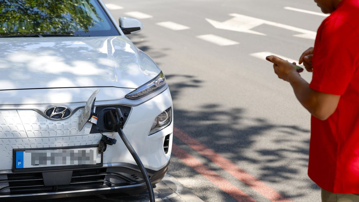 Estas son las ayudas que se pueden recibir al comprar un coche eléctrico antes de que acabe el año