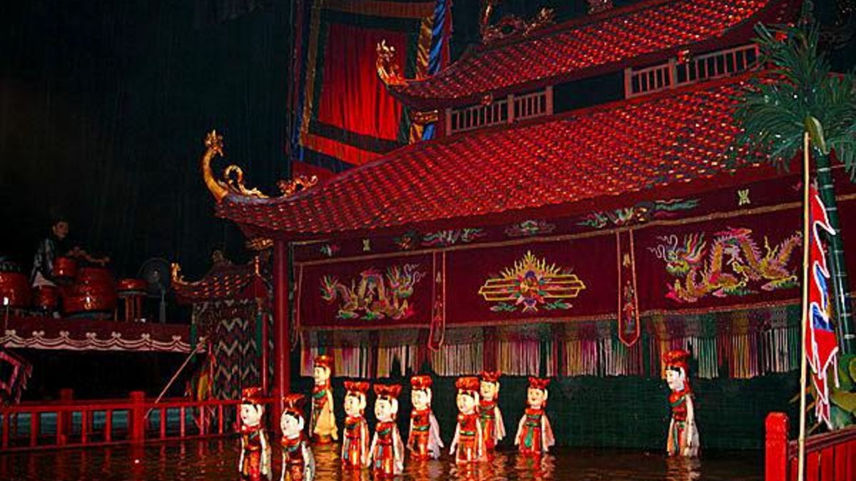 Este espectáculo de marionetas de más de mil años de tradición se representa con cañas de bambú en un estanque de la capital de Vietnam