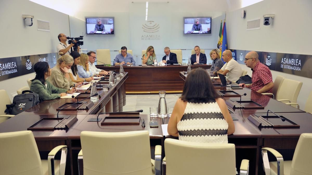 El PSOE acusa a Guardiola de “vender humo” con los incendios: el decreto recoge 1,35 millones frente a los 10 anunciados