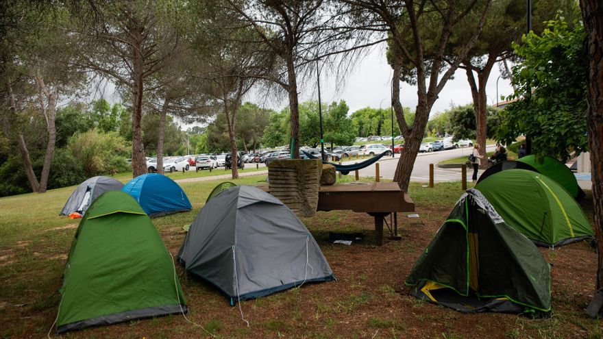 Archivo - Tiendas de campaña