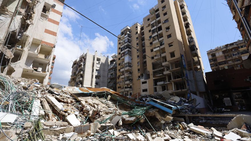Destrucción por los ataques israelíes en el área de Roueiss, en el suburbio sur de Beirut.