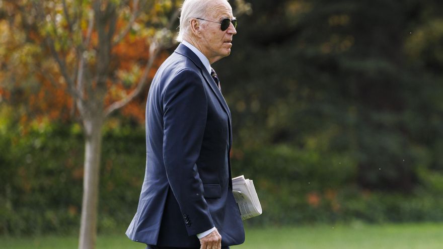 El presidente de Estados Unidos, Joe Biden, camina hacia la Oficina Oval de la Casa Blanca, después de regresar de Wilmington el día antes de las elecciones presidenciales, en Washington DC, EE. UU., El 04 de noviembre de 2024. EFE/EPA/Aaron Schwartz / POOL