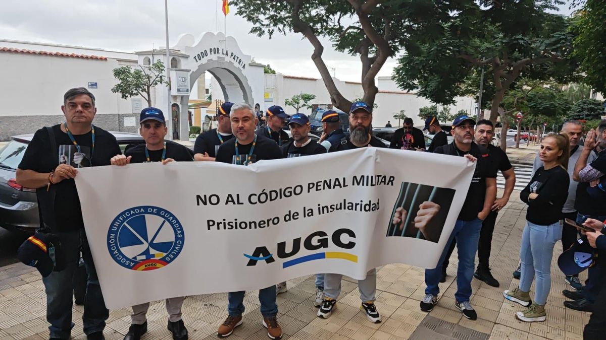 Guardias civiles protestan en Tenerife en defensa de un compañero que será juzgado ante un tribunal militar