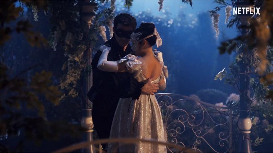 Netflix muestra las primeras imágenes de la cuarta temporada de 'Los Bridgerton' con un baile de máscaras y mucho amor