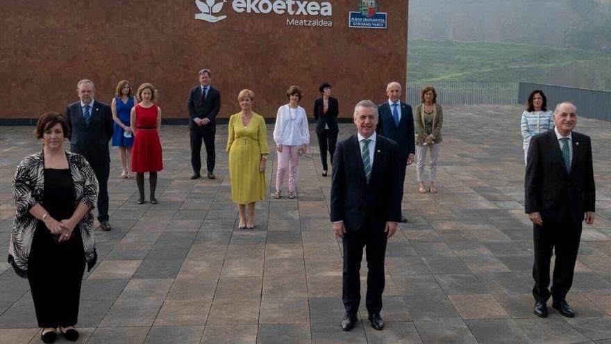 Consejeros del Gobierno vasco junto al lehendakari