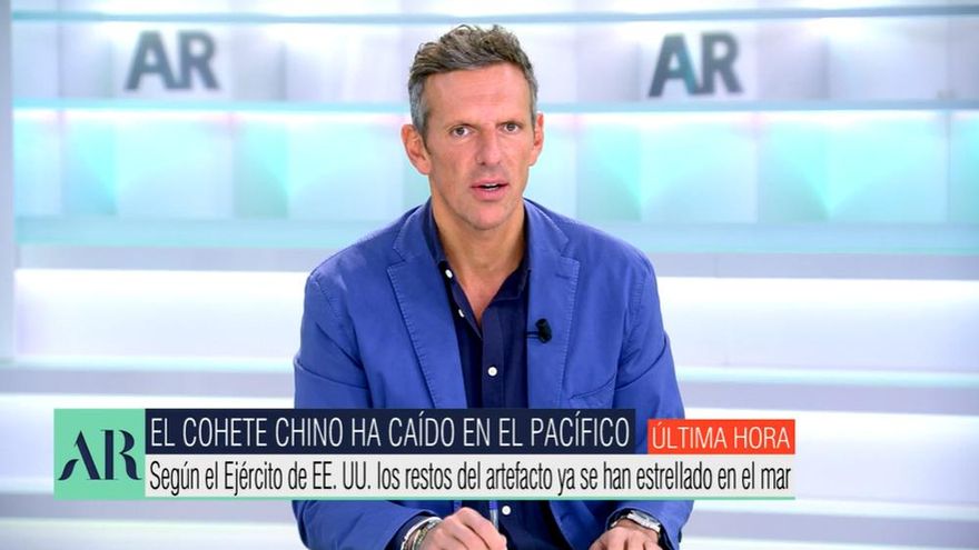 Joaquín Prat ironiza con el "alarmismo" de los medios por la caída del cohete chino: "No tenéis vergüenza"
