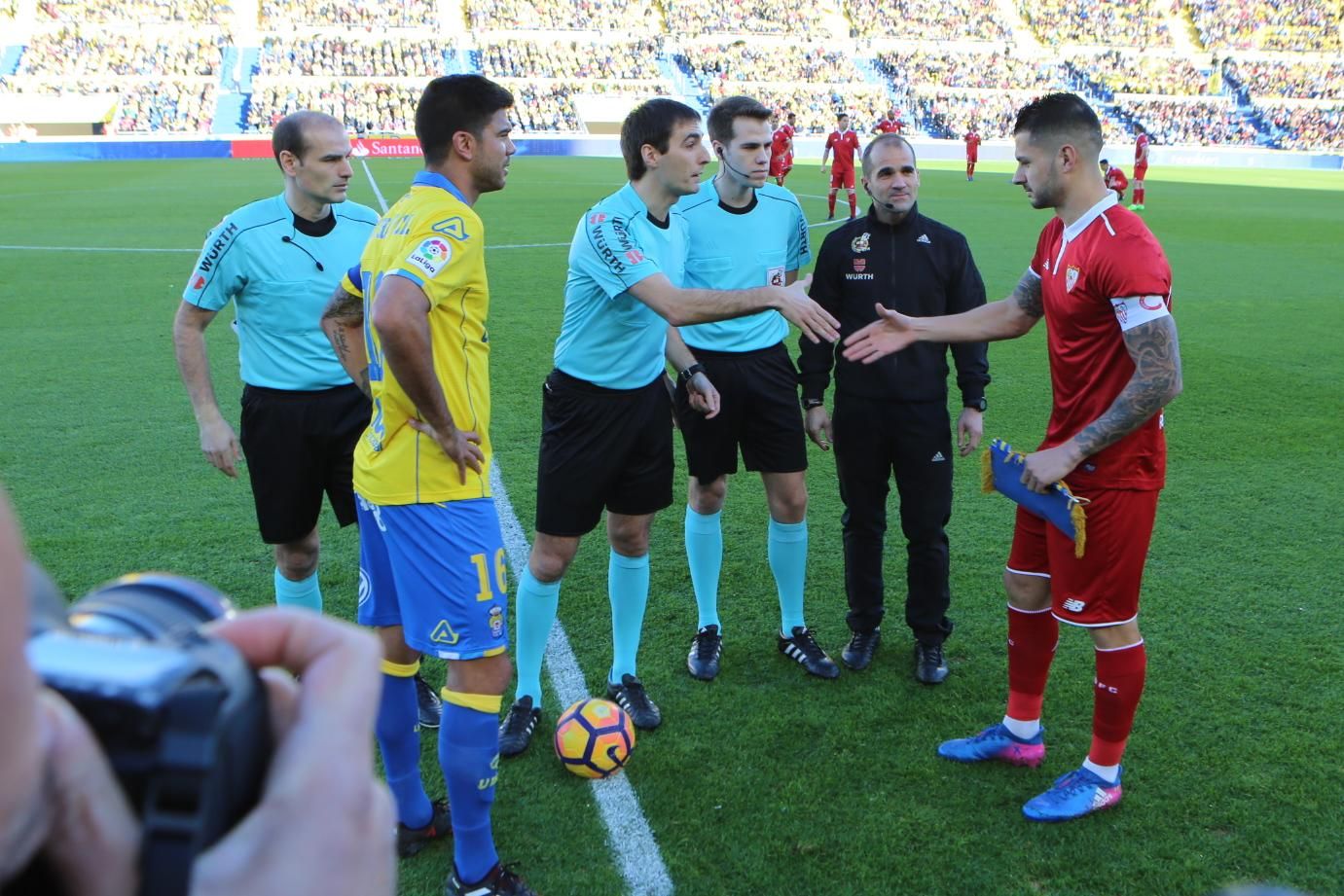 Imagen del partido entre la UD Las Palmas y el Sevilla FC. Alejandro Ramos.
