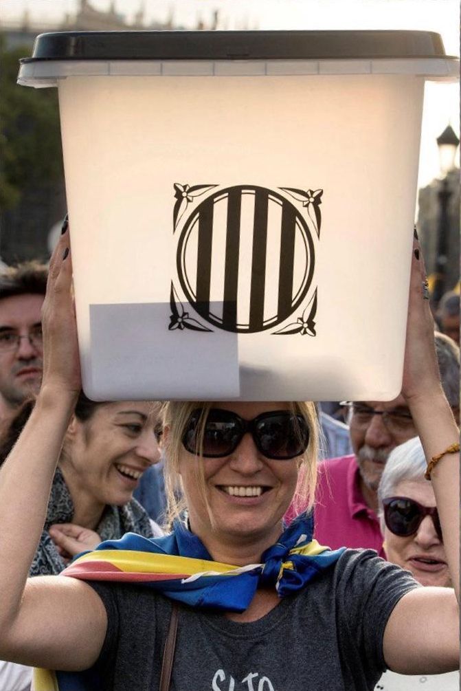 Olga, durante la celebración del referéndum del 1 de octubre de 2017, hace ahora justo 9 años