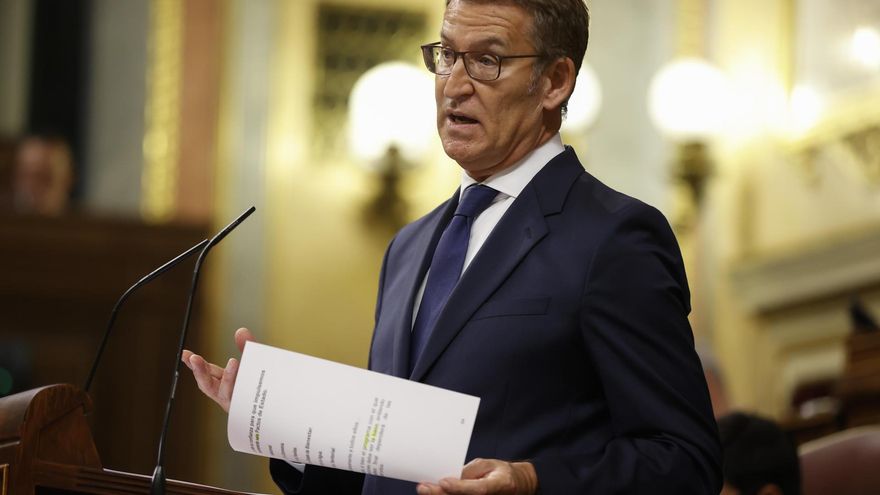 El presidente del PP y candidato a la presidencia del Gobierno, Alberto Núñez Feijóo, durante su intervención en la primera sesión del debate de su investidura este martes en el Congreso