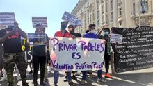 Concentración frente al Congreso para pedir la regularización de los inmigrantes sin papeles.