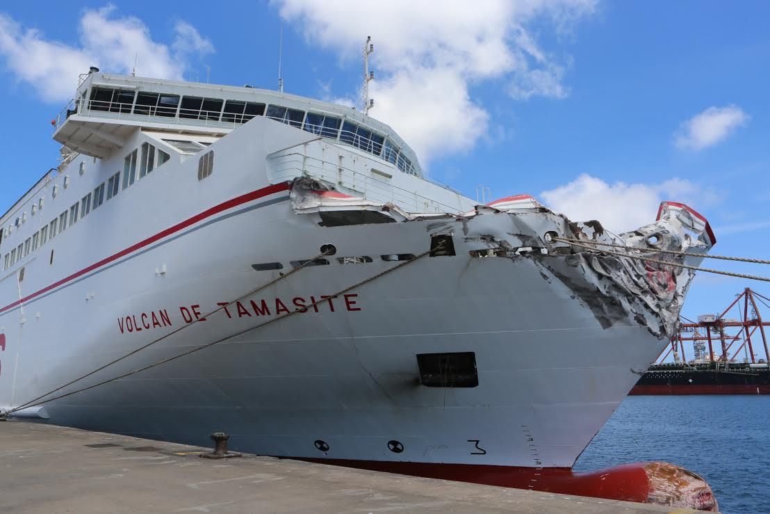 Así quedó la proa del ferry de Naviera Armas. (Alejandro Ramos)