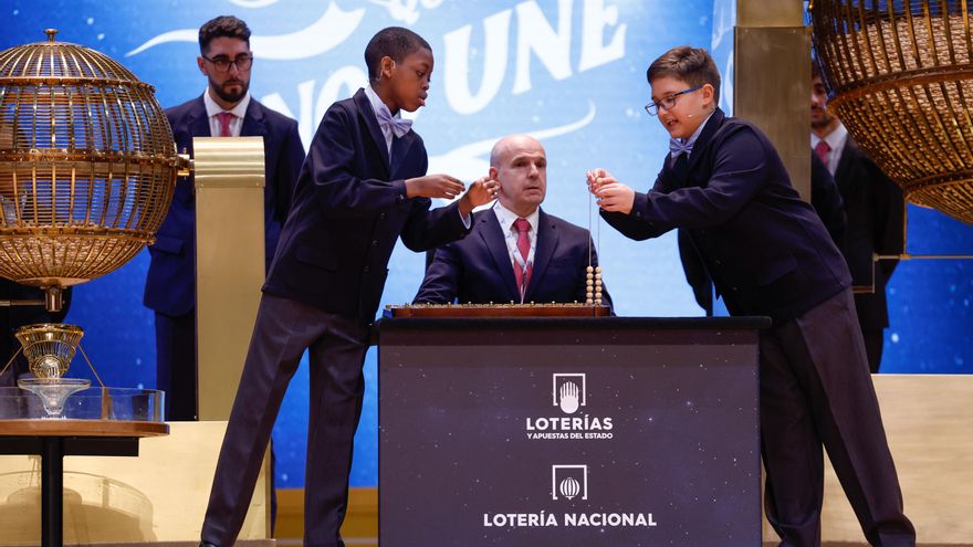 Denuncian nuevos insultos racistas a los niños de San Ildefonso en el sorteo de Navidad