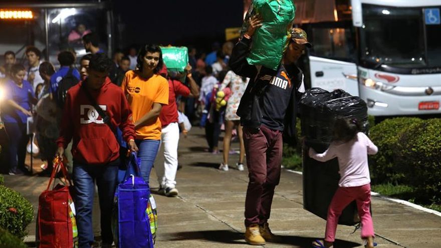 Unos 80 venezolanos regresan a su país tras un linchamiento en Brasil