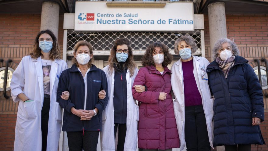 Enfermeras y administrativos se unen a la huelga de la atención primaria de Madrid: "Somos las que más palos nos llevamos"