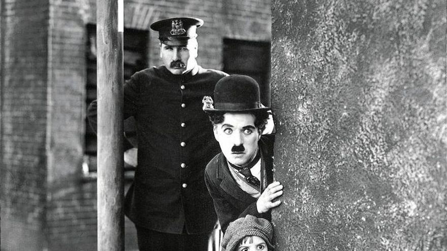 Más de 12 minutos de aplausos: el día que Chaplin se llevó la ovación más larga en la historia de los Oscar